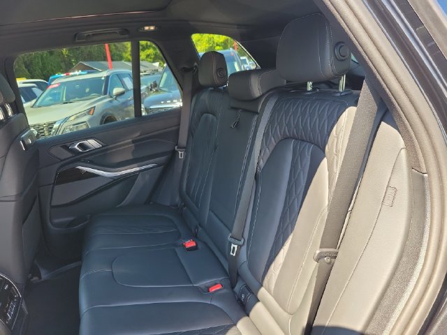 Used 2025 BMW X5 xDrive50e AWD/4WD image 11