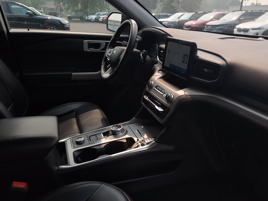 Used 2023 Ford Explorer XLT w/ Equipment Group 202A AWD/4WD image 9
