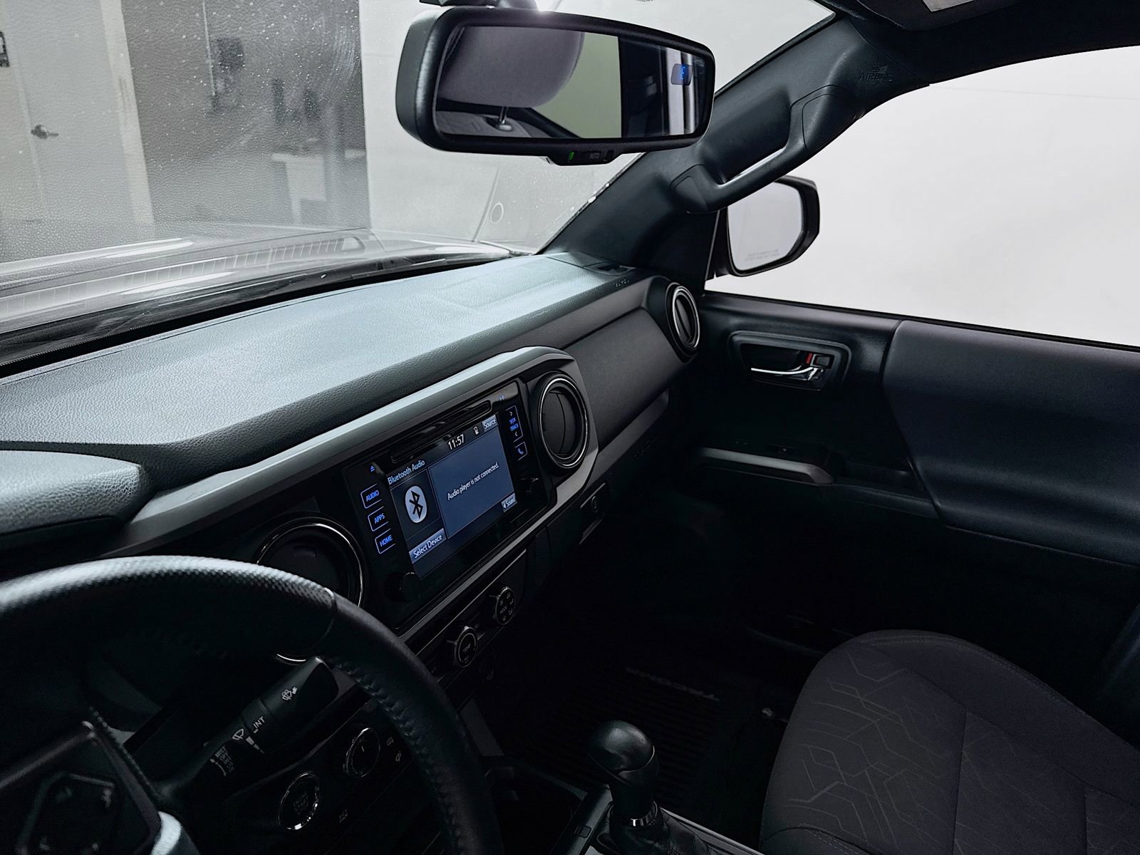 Used 2017 Toyota Tacoma TRD Sport image 6