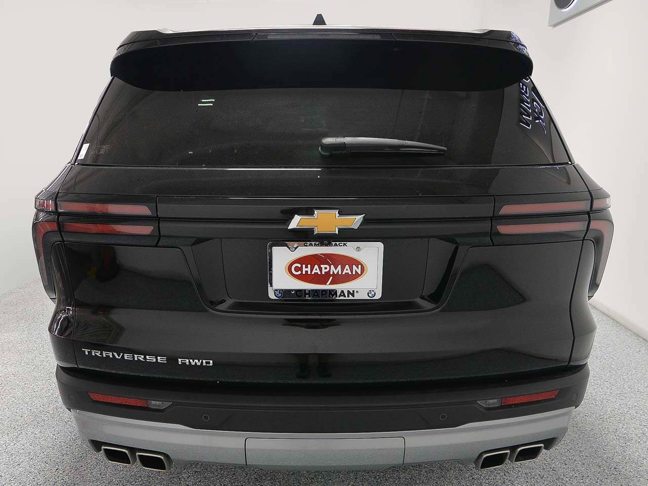 Used 2025 Chevrolet Traverse LT image 4