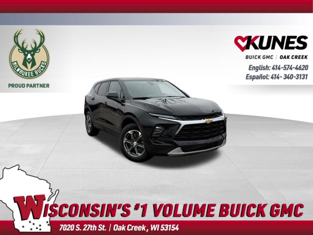 Used 2025 Chevrolet Blazer LT FWD image 1