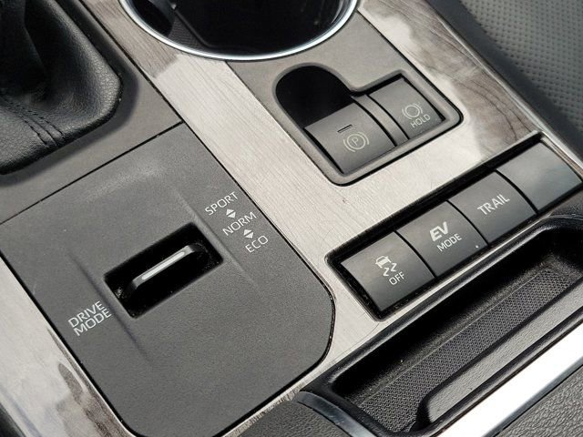 Used 2022 Toyota Highlander Platinum AWD/4WD image 32