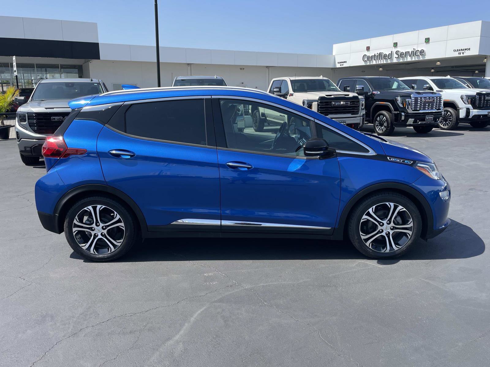 Used 2019 Chevrolet Bolt Premier w/ Infotainment Package FWD image 4
