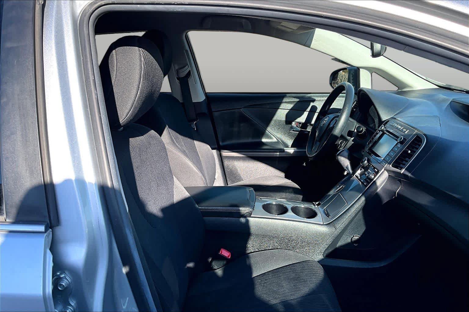Used 2015 Toyota Venza LE FWD image 8
