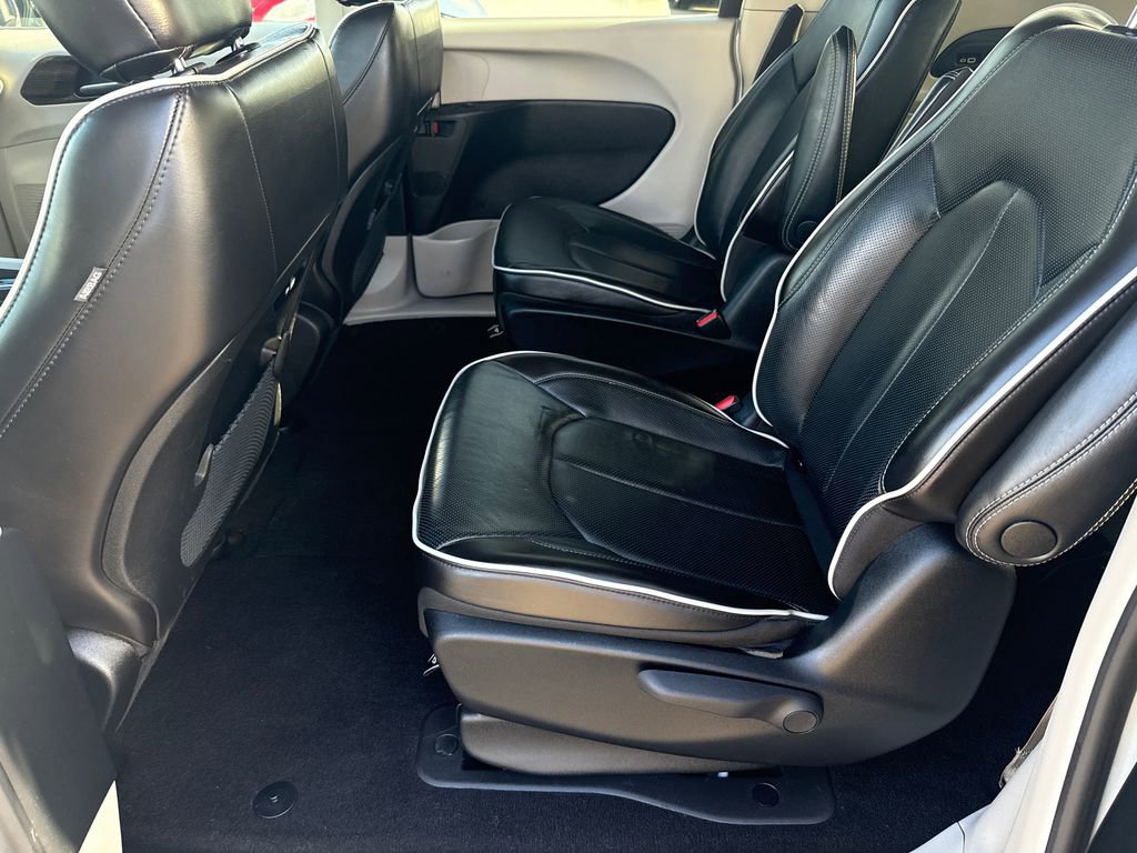 Certified 2023 Chrysler Pacifica Limited FWD image 19