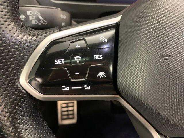 Used 2022 Volkswagen Tiguan SE R-Line AWD/4WD image 24