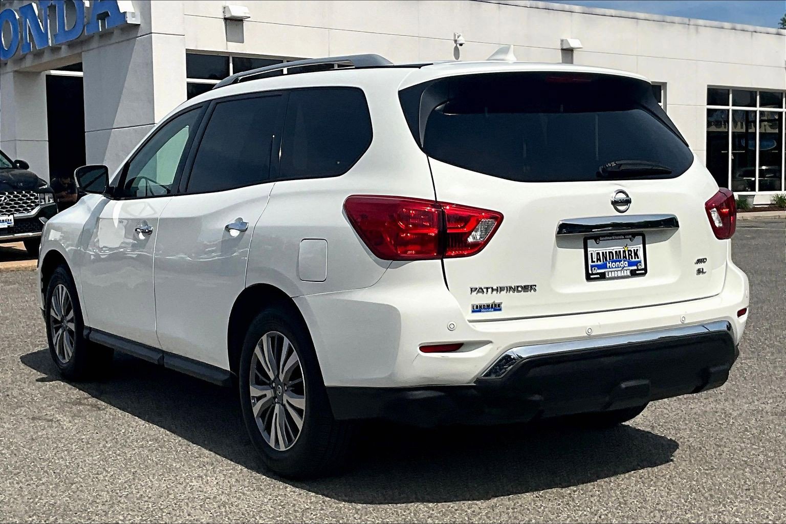 Used 2019 Nissan Pathfinder SL AWD/4WD image 12