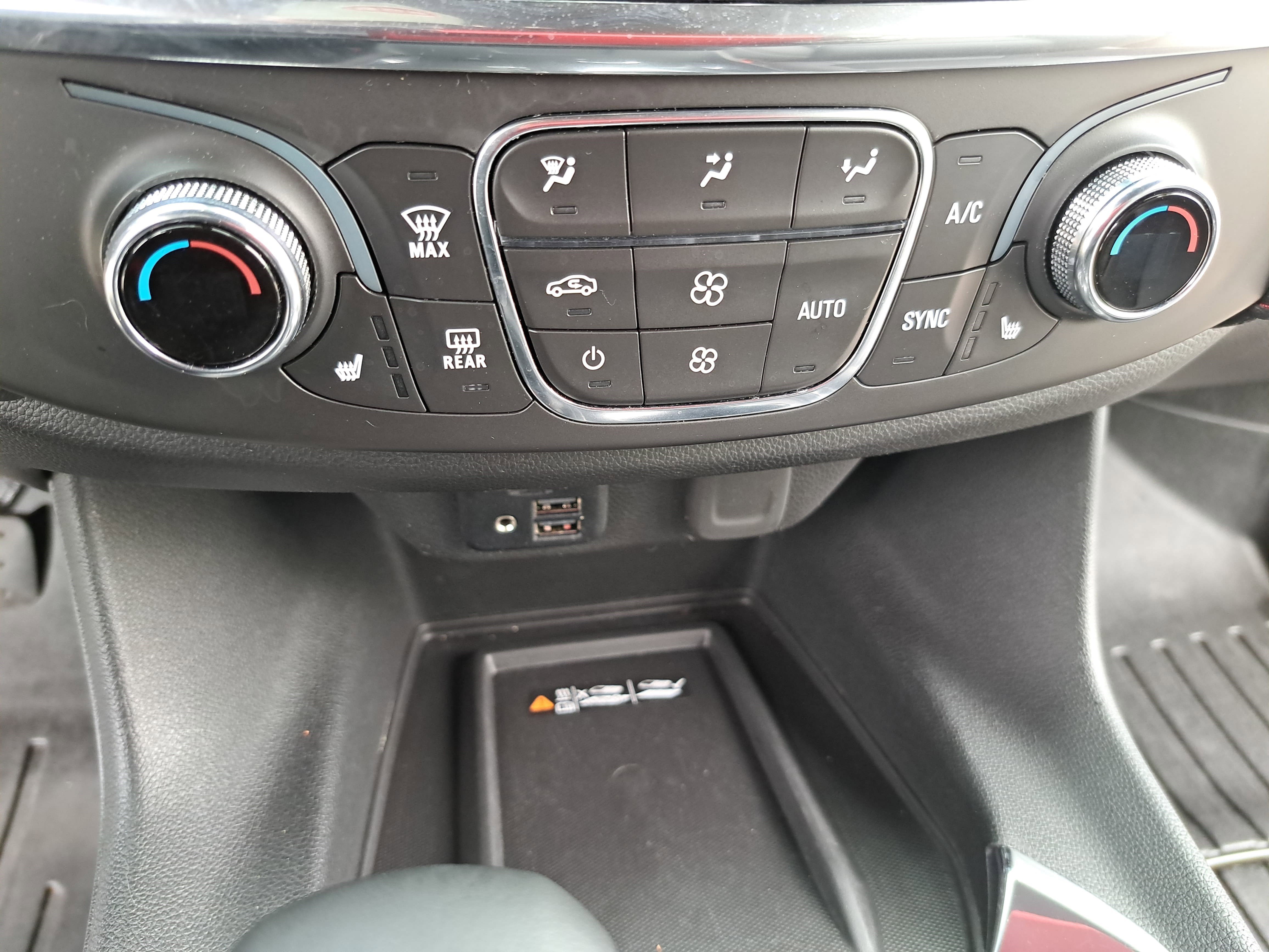 Used 2023 Chevrolet Traverse RS image 24