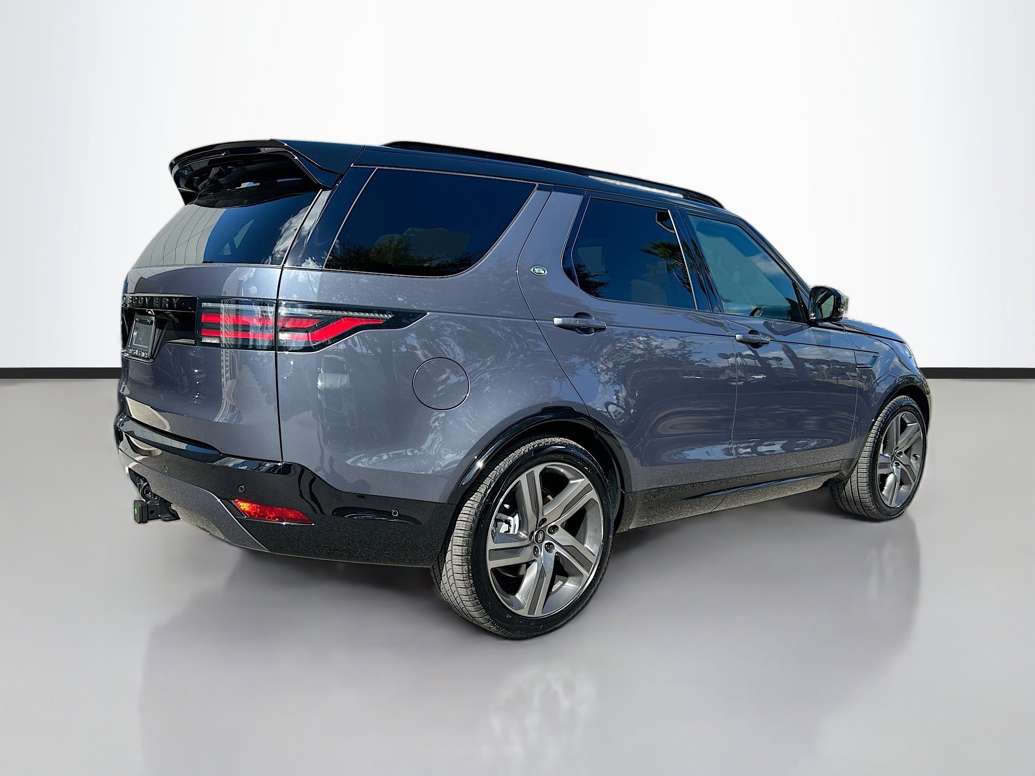 New 2026 Land Rover Discovery Dynamic SE image 4