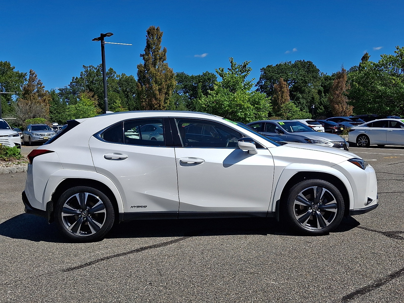 Certified 2022 Lexus UX 250h w/ Premium Package AWD/4WD image 8
