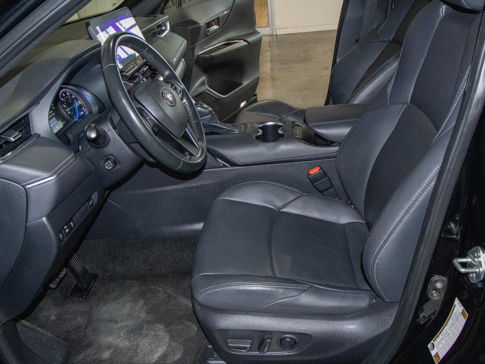 Used 2023 Toyota Venza XLE image 7