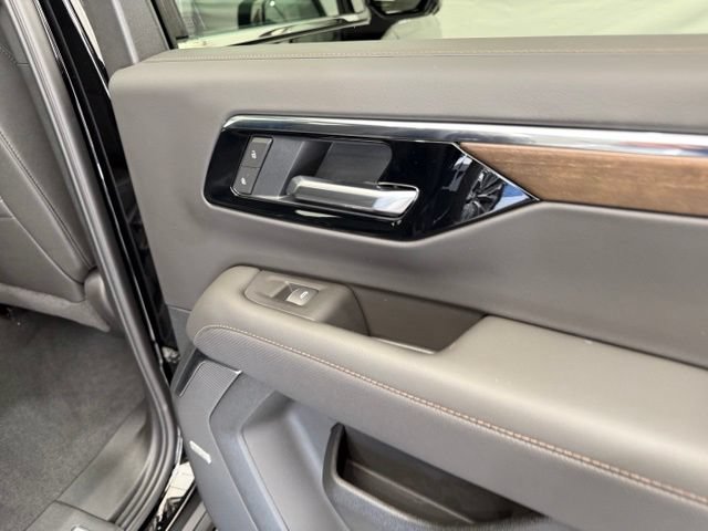 New 2026 Chevrolet Suburban High Country AWD/4WD image 32