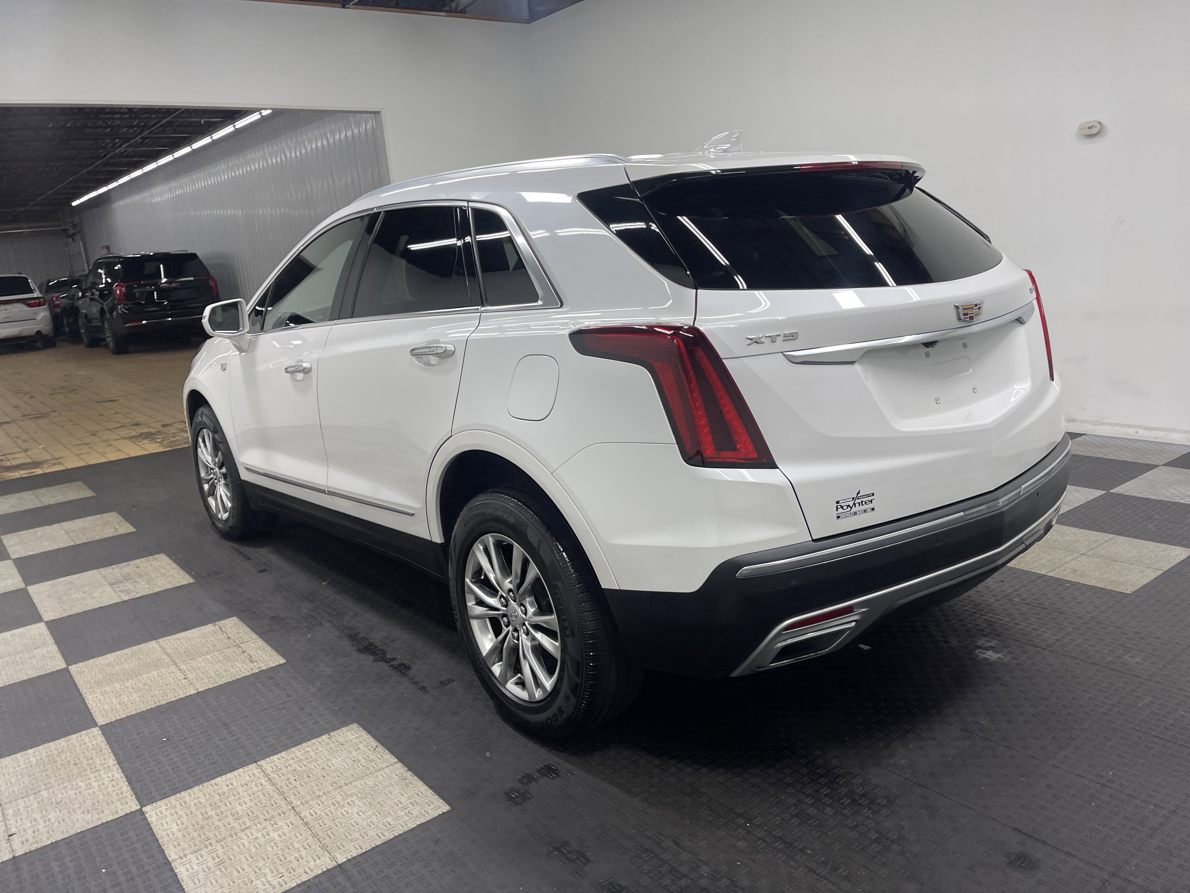 Used 2020 Cadillac XT5 Premium Luxury image 2