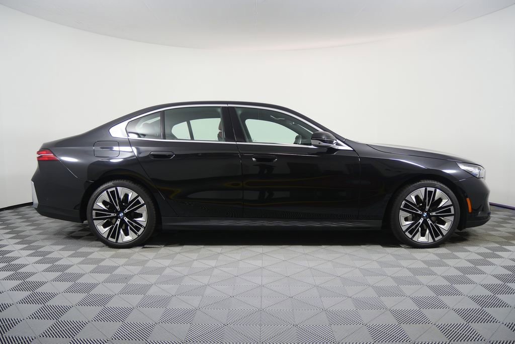 Certified 2025 BMW 530i image 2
