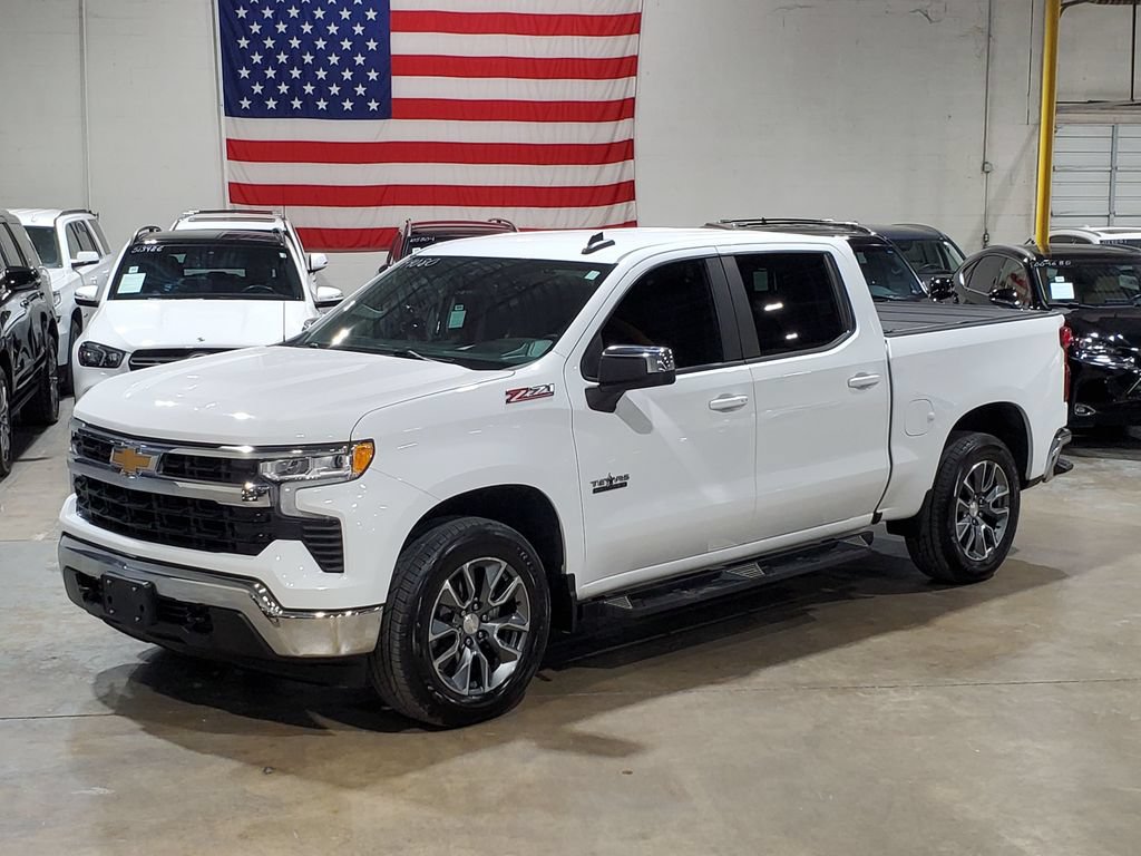 Used 2024 Chevrolet Silverado 1500 LT AWD/4WD image 35
