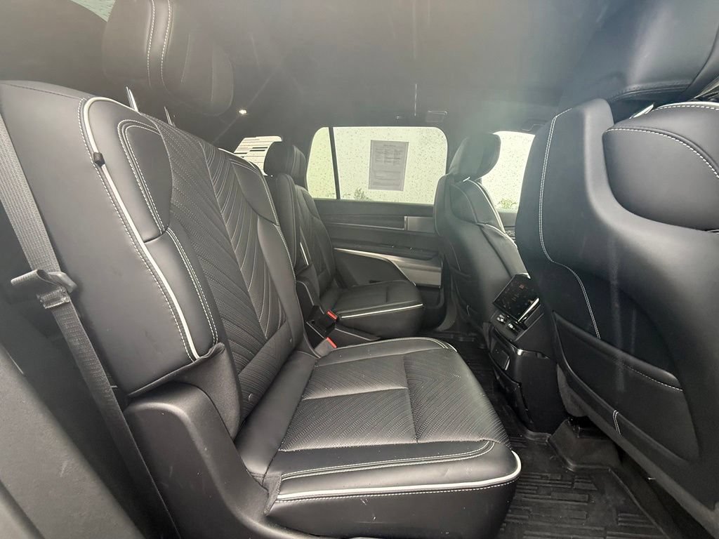 Certified 2026 Cadillac Vistiq Platinum w/ LPO, Floor Liner Package AWD/4WD image 34