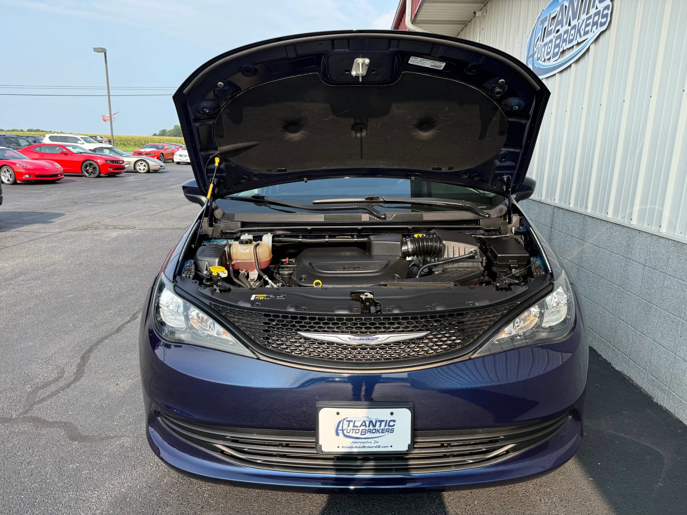 Used 2020 Chrysler Voyager L FWD image 10