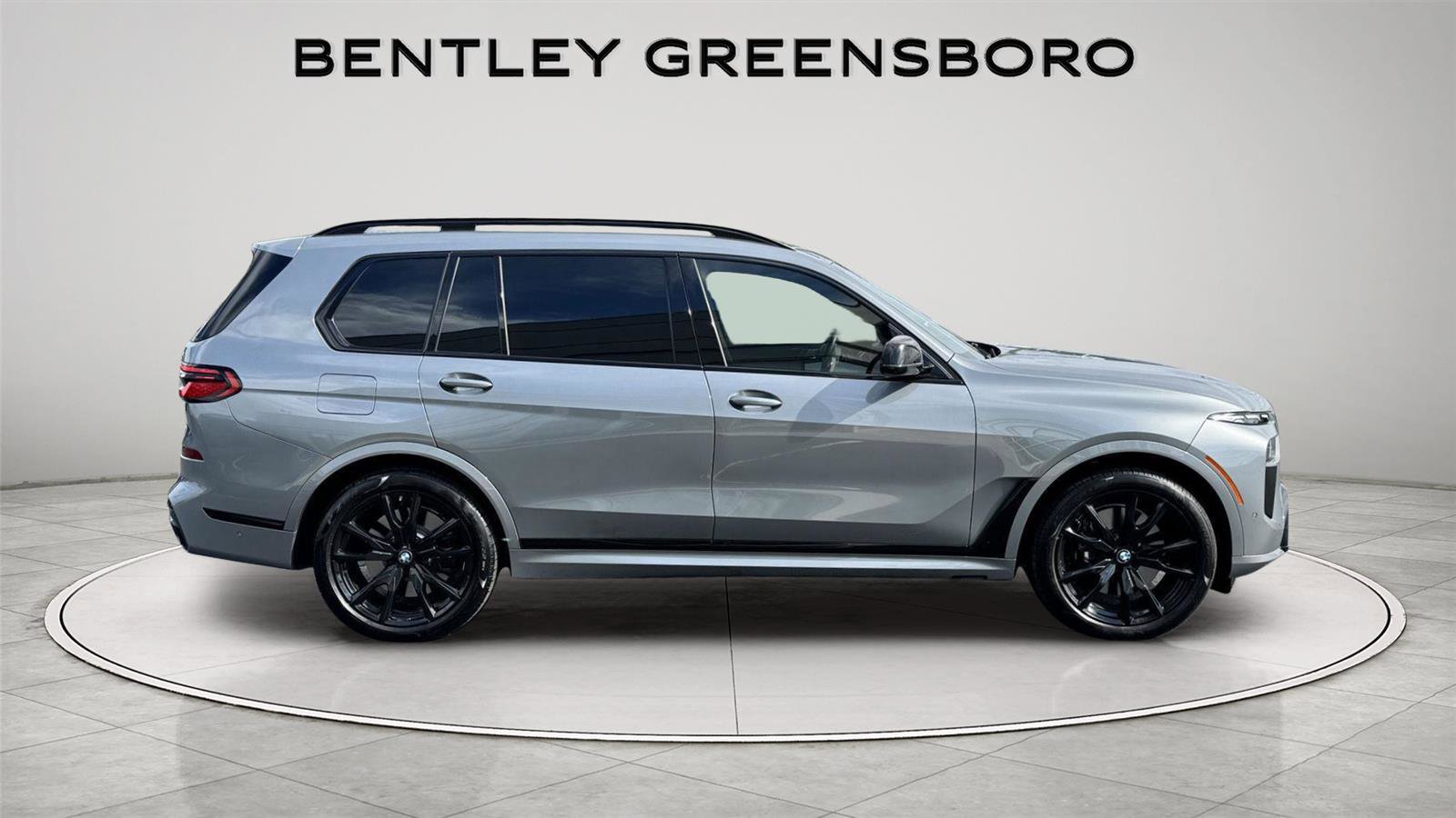 Used 2025 BMW X7 M60i image 9