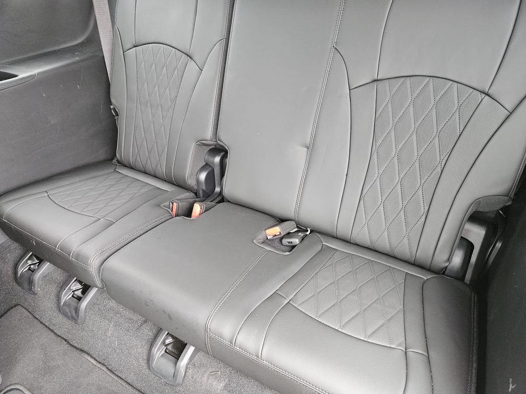 Used 2024 Buick Enclave Avenir w/ Avenir Technology Package AWD/4WD image 32