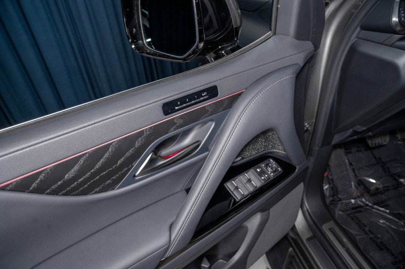 Used 2026 Lexus LX 600 4WD w/ Luxury Package image 12