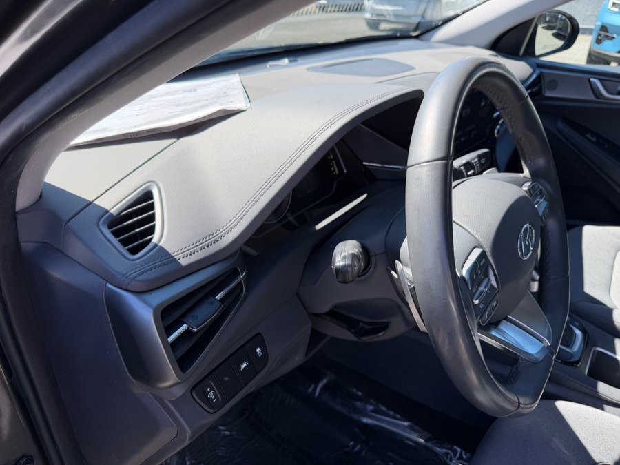 Used 2022 Hyundai Ioniq SE FWD image 11