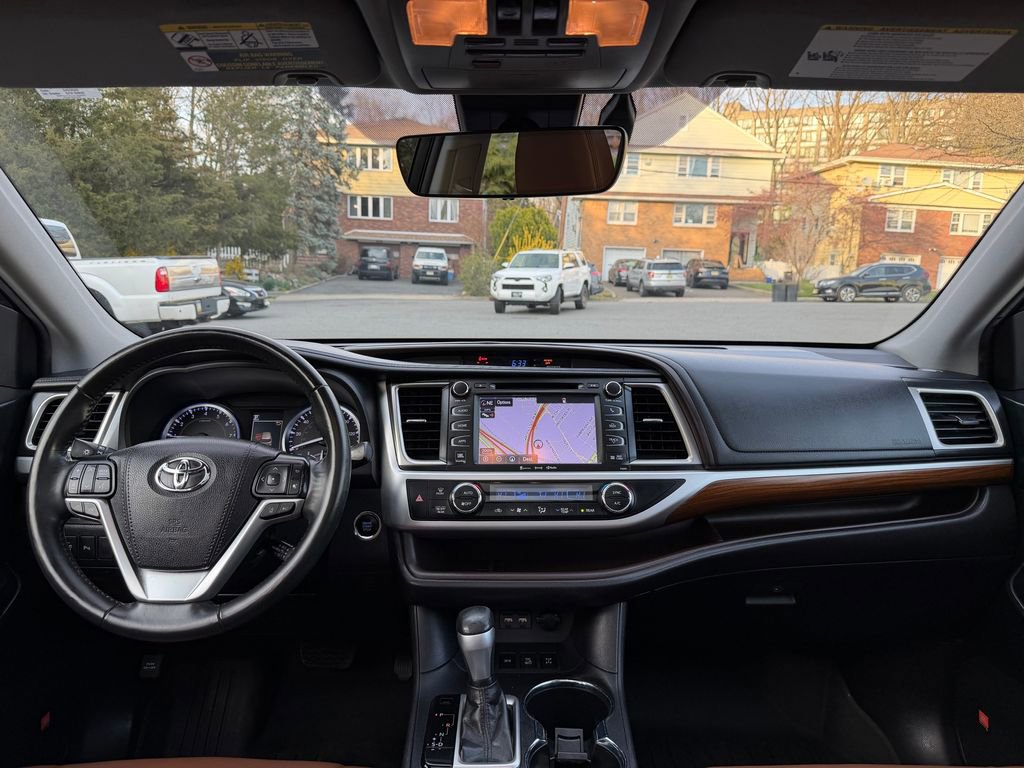Used 2019 Toyota Highlander Limited Platinum AWD/4WD image 28