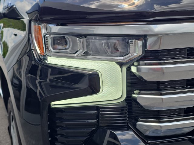 Certified 2025 Chevrolet Silverado 1500 High Country AWD/4WD image 11