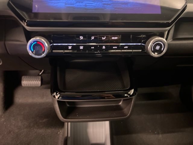 New 2027 Chevrolet Bolt LT w/ Comfort Package FWD image 19