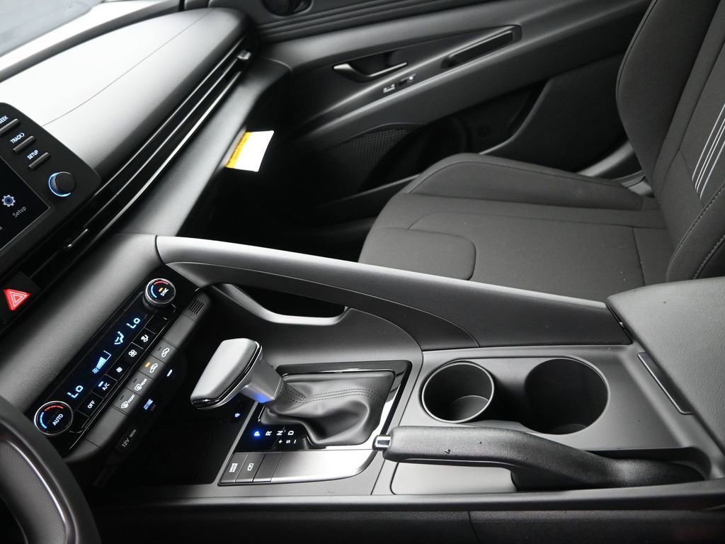 New 2025 Hyundai Elantra Sport image 19