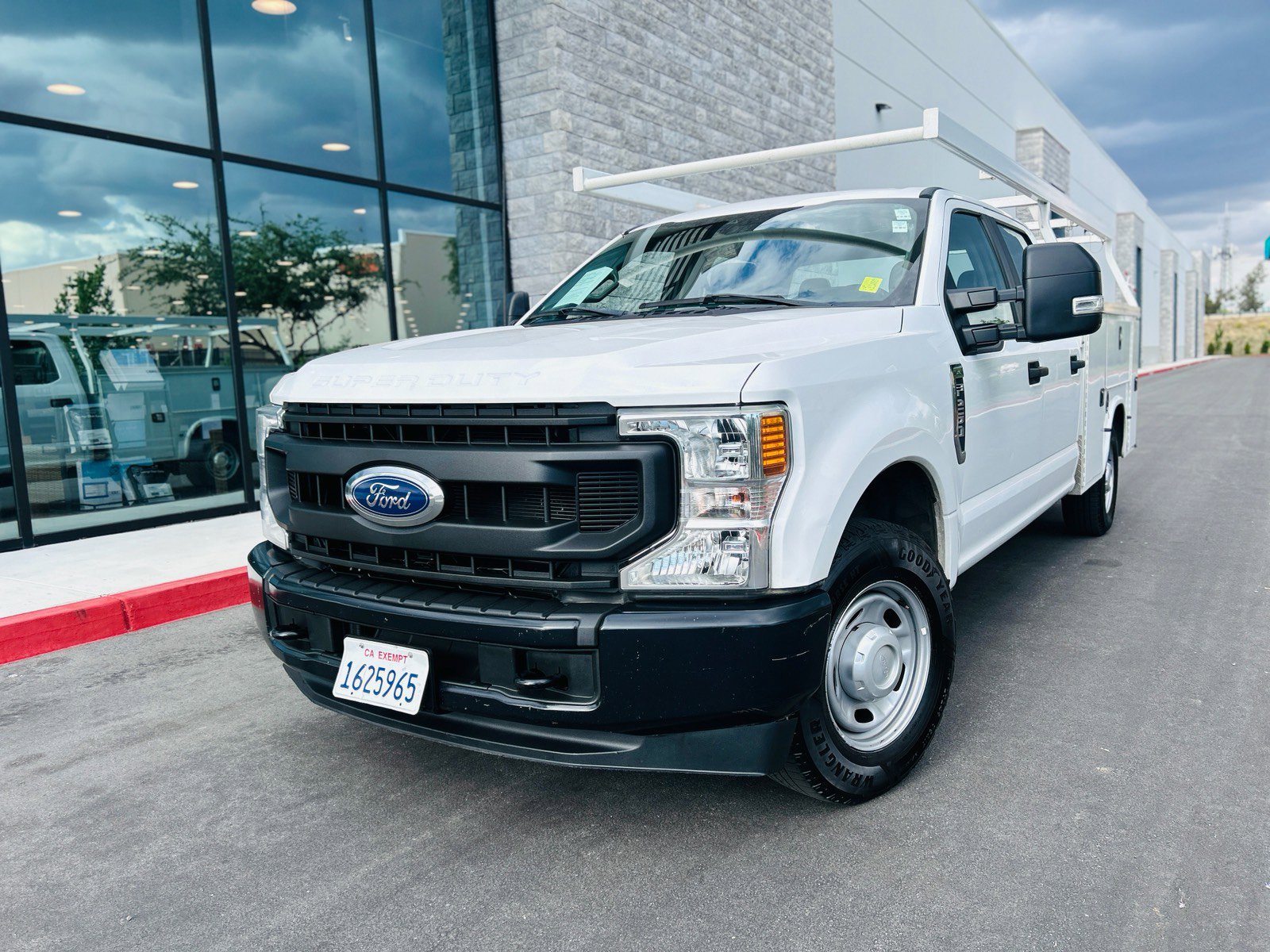 Used 2022 Ford F250 XL w/ Power Equipment Group RWD image 1