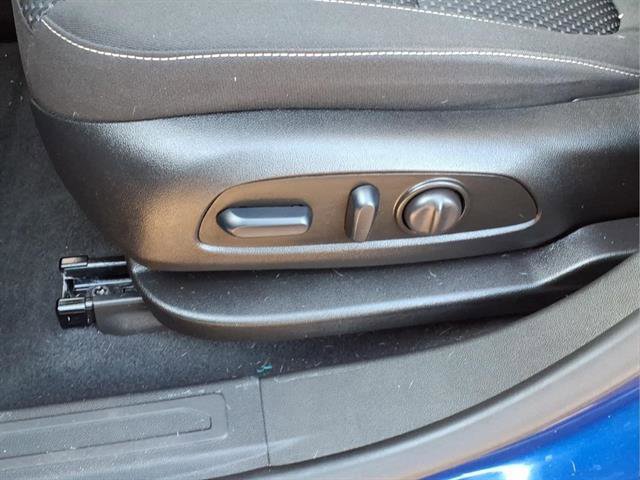 Used 2023 GMC Acadia SLE image 15