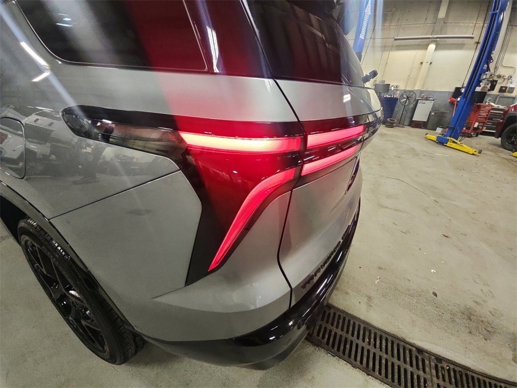 Certified 2024 Chevrolet Traverse RS w/ LPO, Floor Liner Package image 30