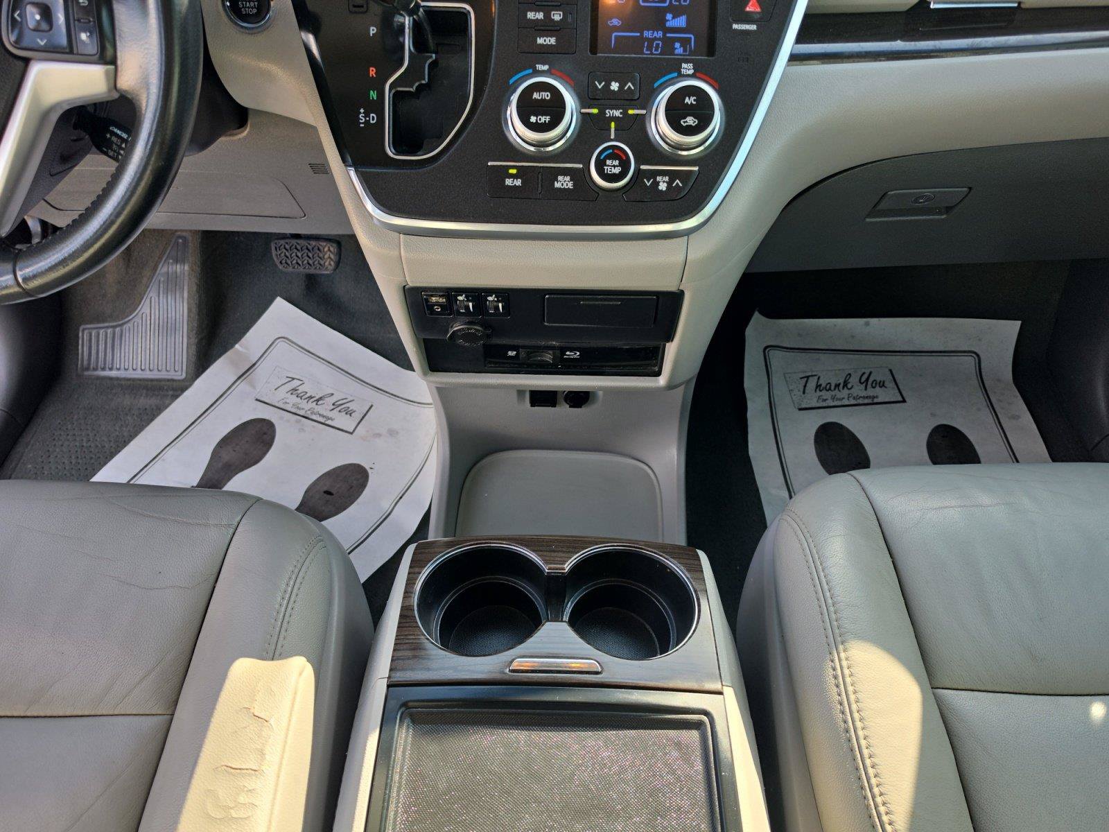 Used 2017 Toyota Sienna XLE Premium FWD image 11