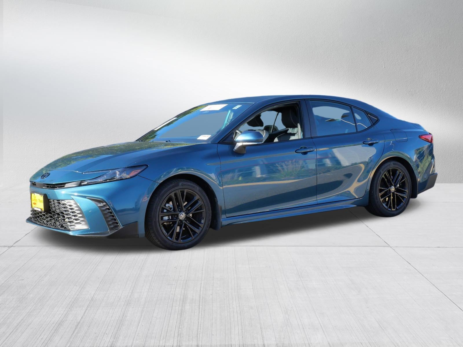 Used 2026 Toyota Camry SE FWD image 3