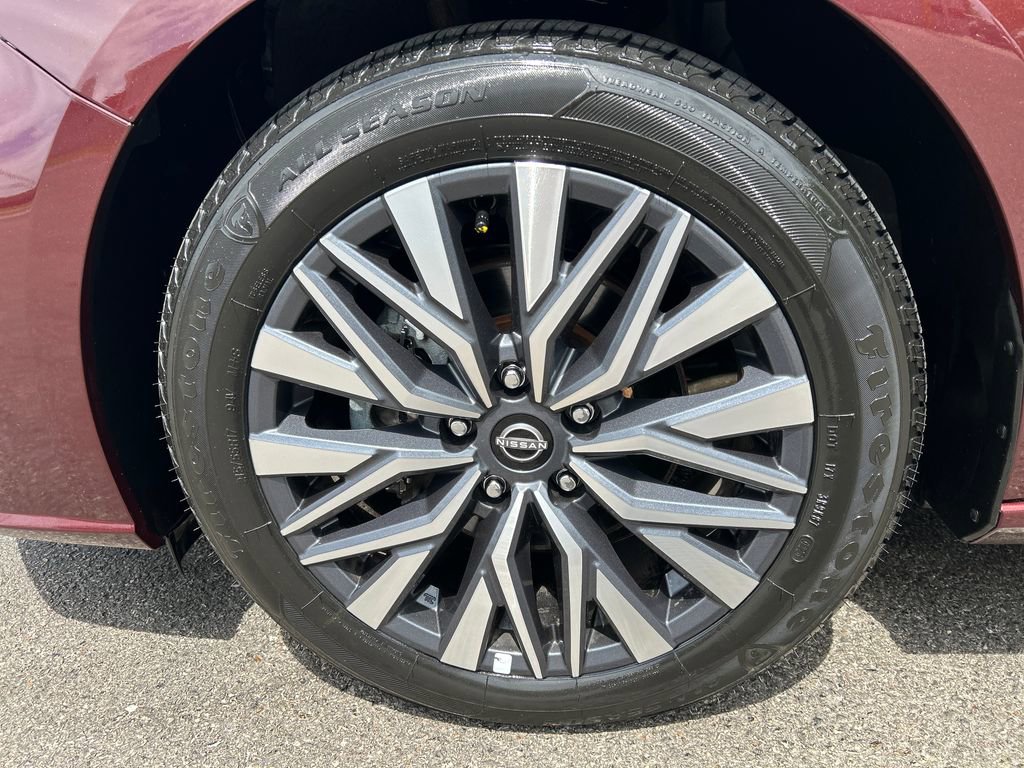 Used 2025 Nissan Altima 2.5 SV FWD image 33