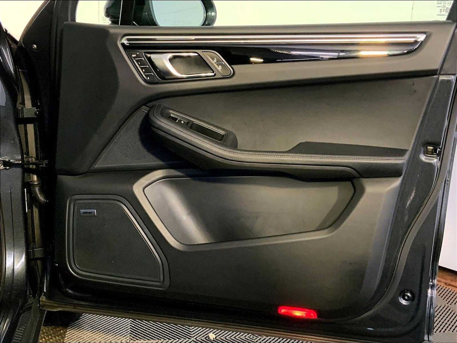 Certified 2026 Porsche Macan AWD/4WD image 26