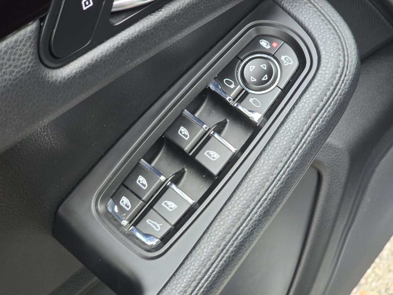 Used 2019 Porsche Macan image 25