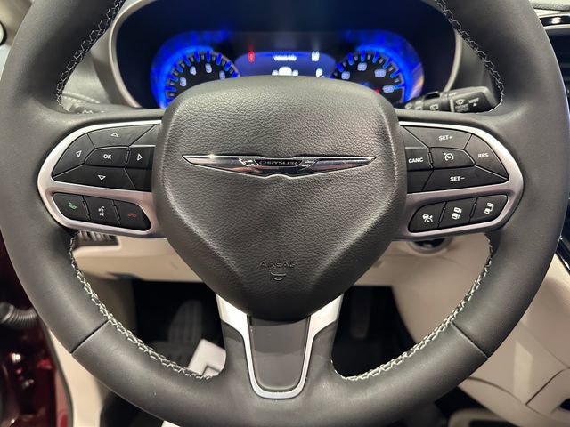 Used 2022 Chrysler Pacifica Touring-L AWD/4WD image 9