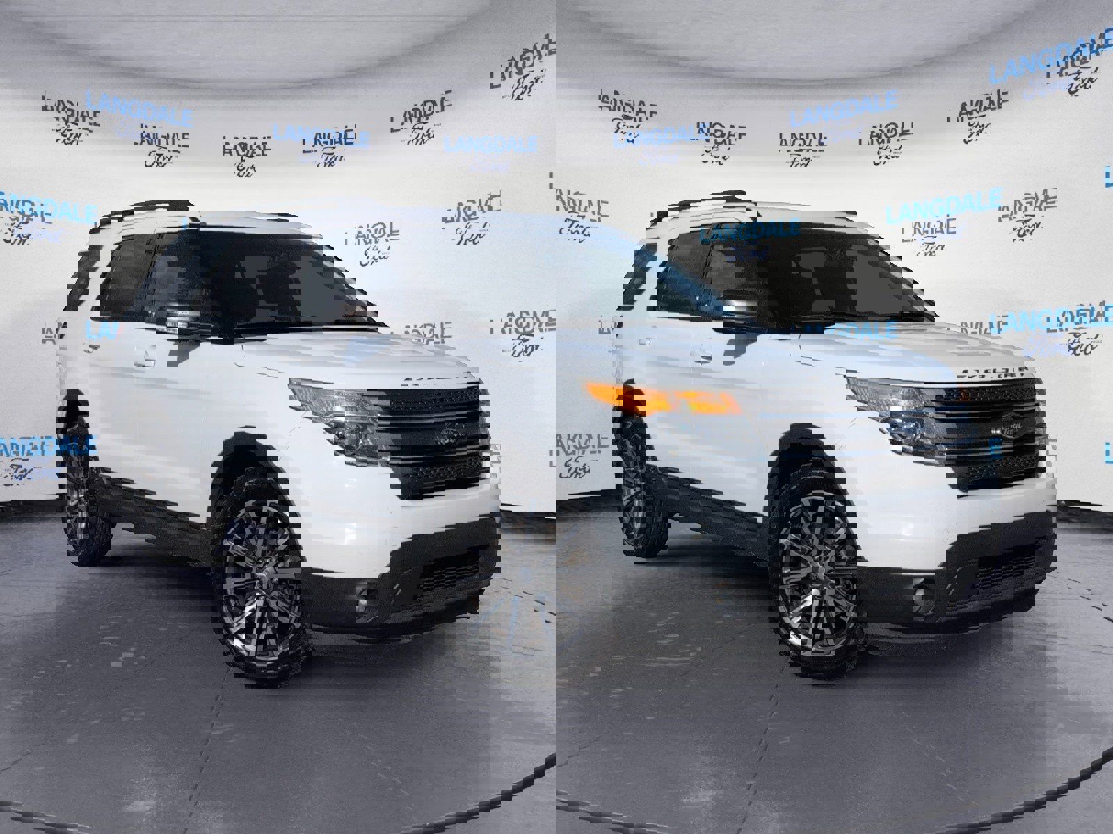 Used 2015 Ford Explorer XLT w/ Equipment Group 202A image 2