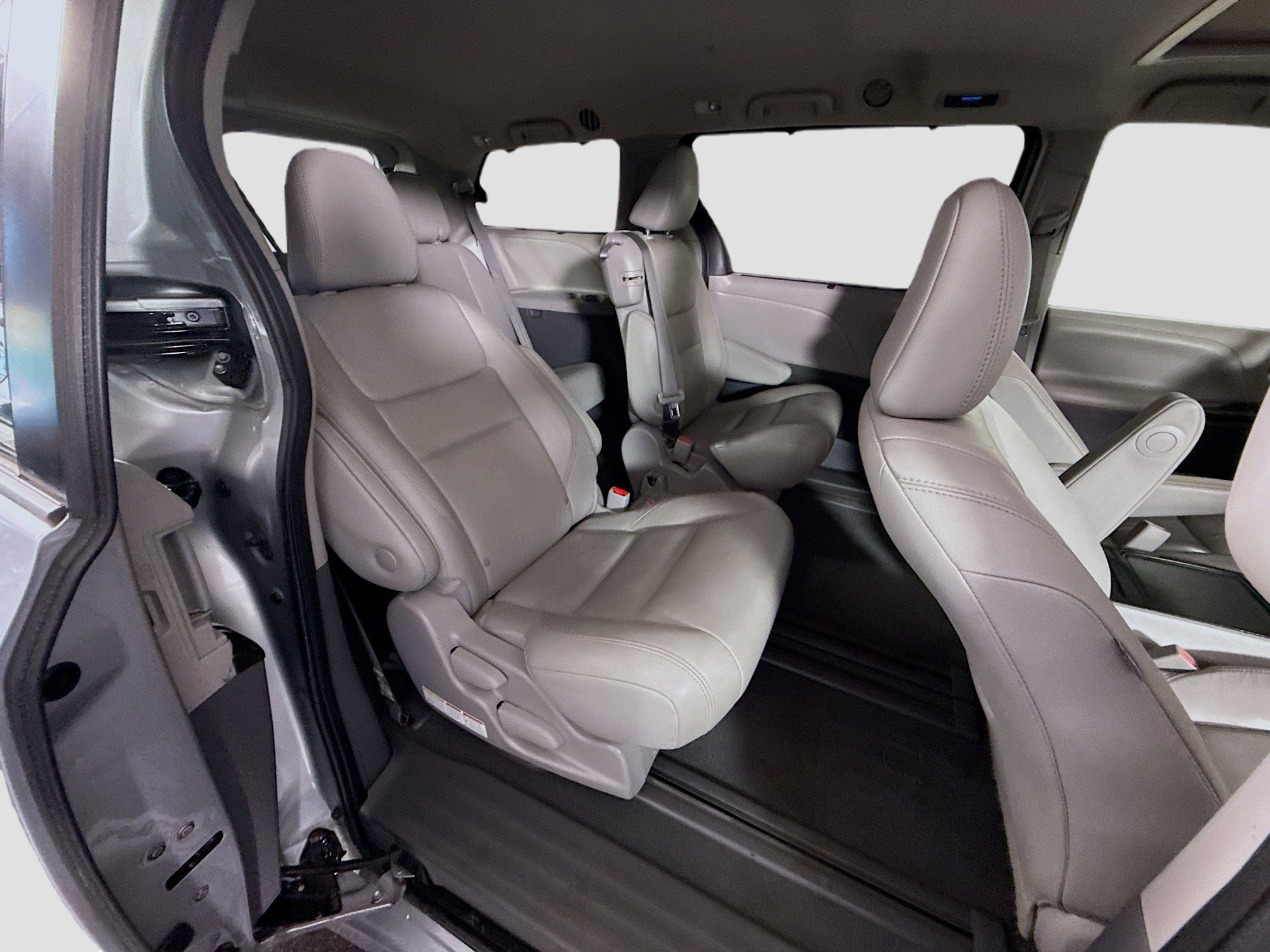 Used 2020 Toyota Sienna XLE FWD image 26