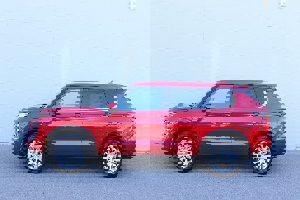New 2025 Mitsubishi Outlander ES image 3