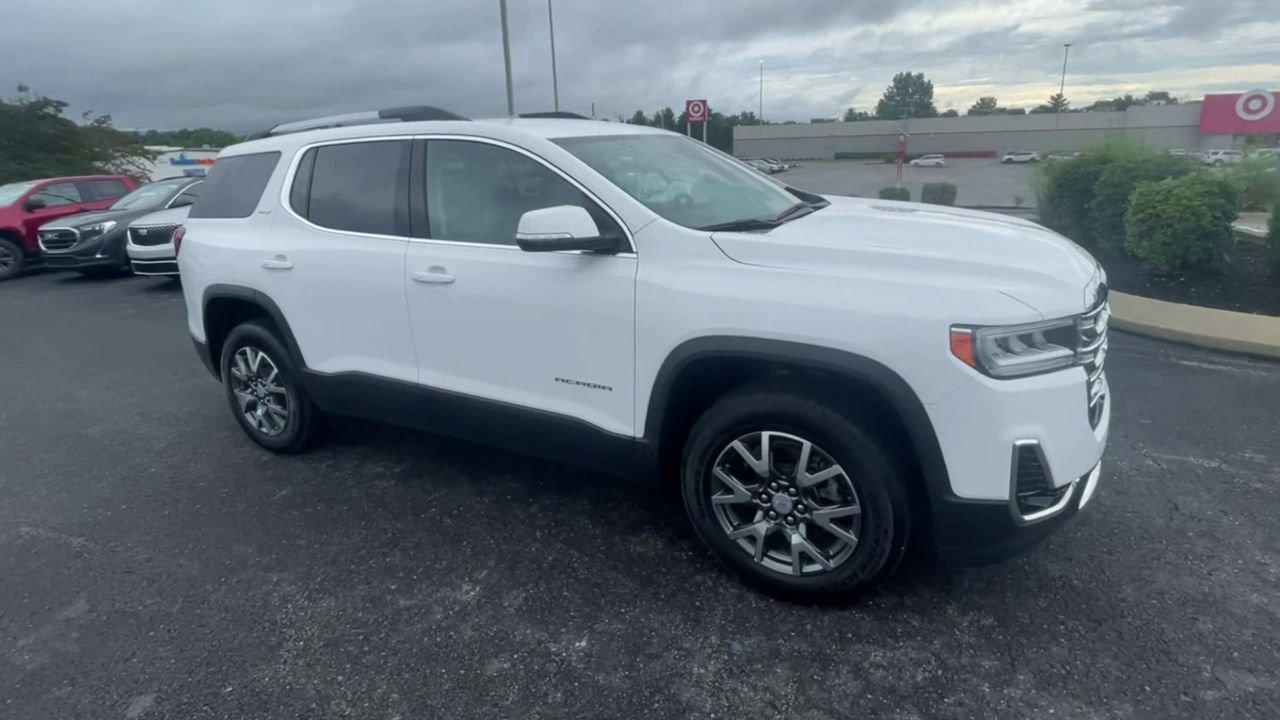 Used 2023 GMC Acadia SLT w/ Preferred Package FWD image 3