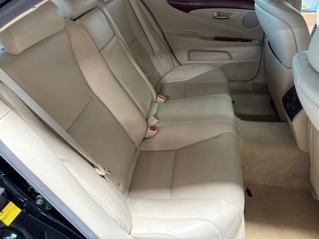 Used 2012 Lexus LS 460 w/ Comfort Pkg RWD image 18