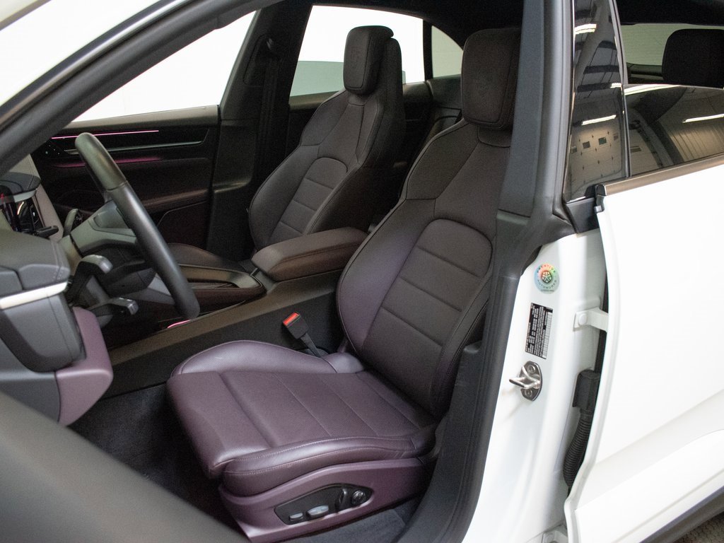 Certified 2025 Porsche Macan 4 Electric image 5
