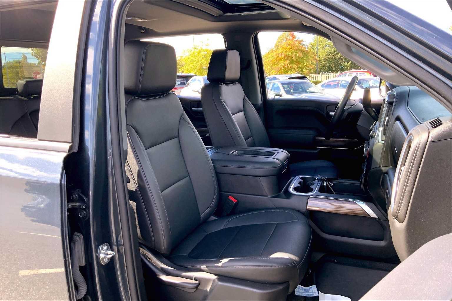 Used 2021 Chevrolet Silverado 1500 LT Trail Boss w/ Convenience Package II AWD/4WD image 9