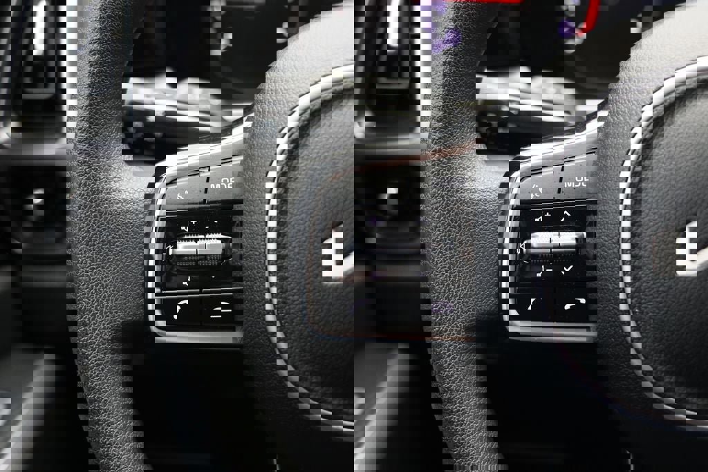 Used 2023 Kia Sorento LX image 19