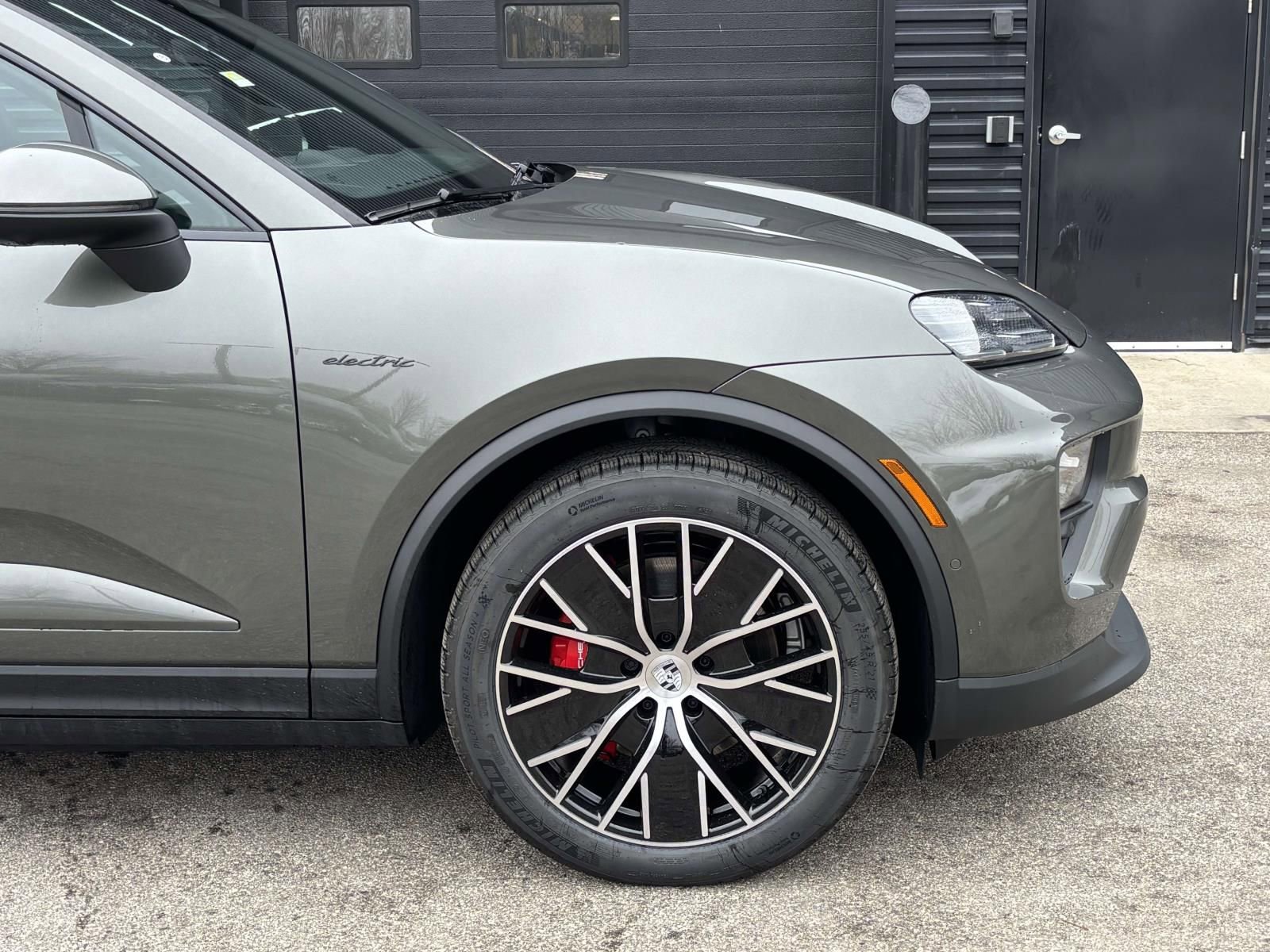 New 2026 Porsche Macan 4S Electric AWD/4WD image 14