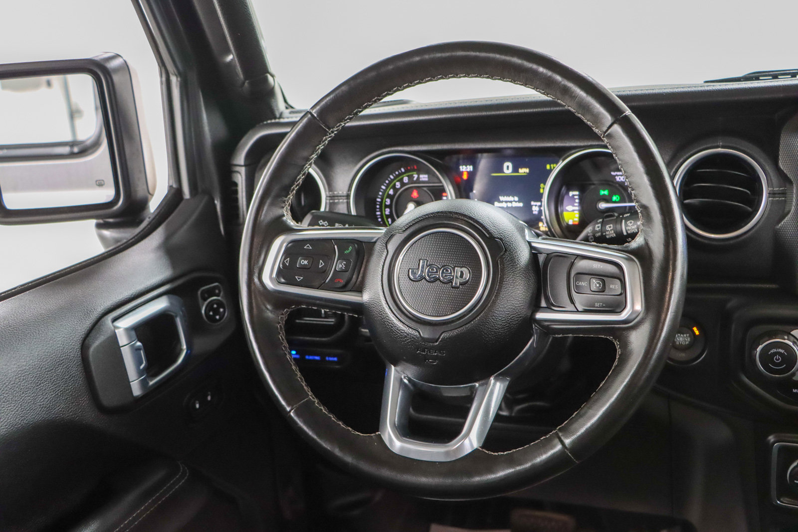 Used 2023 Jeep Wrangler Unlimited Sahara w/ Cold Weather Group AWD/4WD image 14