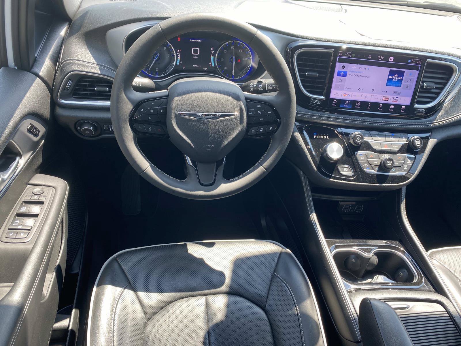 Used 2025 Chrysler Pacifica Limited FWD image 19
