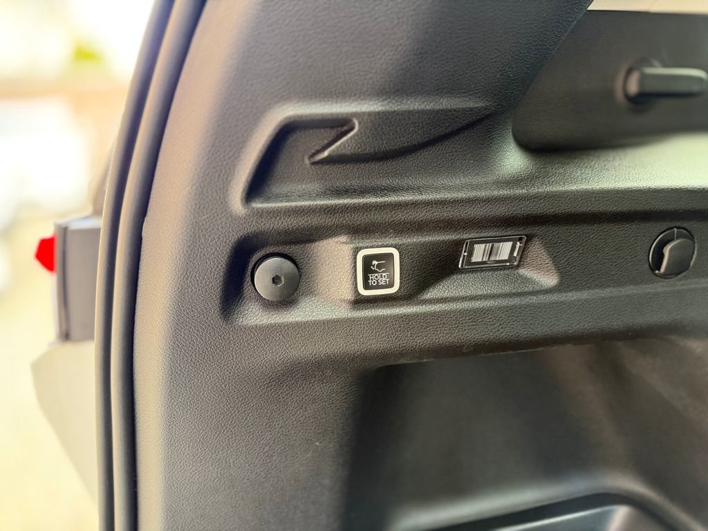 Used 2023 Jeep Grand Cherokee L Limited image 31